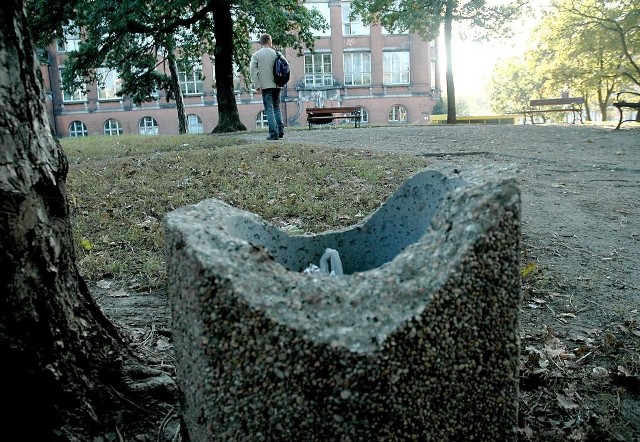 Zieleniec im. Janiny Szczerskiej znajduje się w samym centrum miasta. Jednak do reprezentacyjnego miejsca wciąż mu daleko.