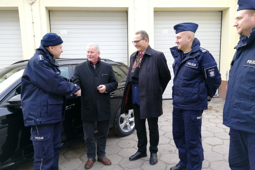 Nowa nieoznakowana skoda policjantów z Nowego kosztowała 87...