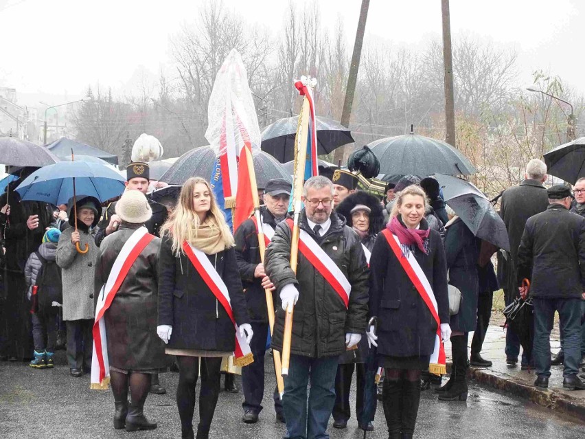 Uroczyste obchody Świętej Barbary w Starachowicach. Ulicami miasta przeszła procesja... w deszczu (ZDJĘCIA)