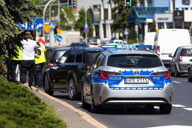 Wypadek na ulicy Dąbrowskiego w Poznaniu. Tworzą się korki.