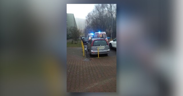 Zaatakował ratowników na ulicy Zakole w Szczecinie