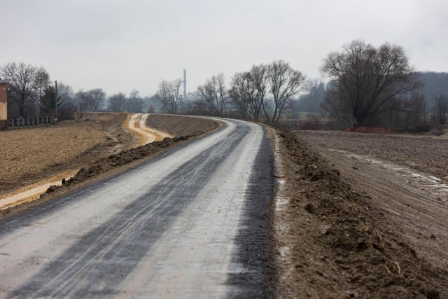 Trwa budowa ścieżki na wale przeciwpowodziowym w rejonie Płaszowa.