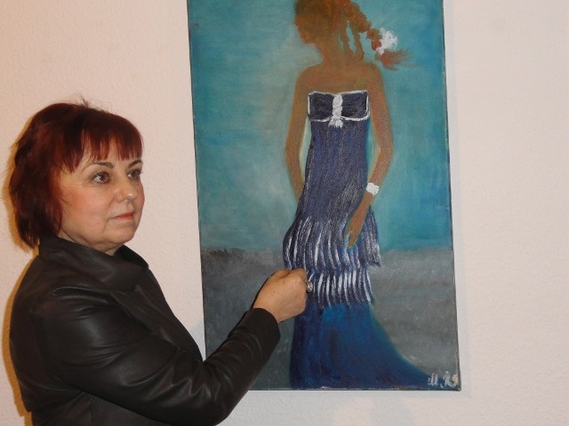Artystka przy swojej pracy na otwarciu wystawy w TOK.