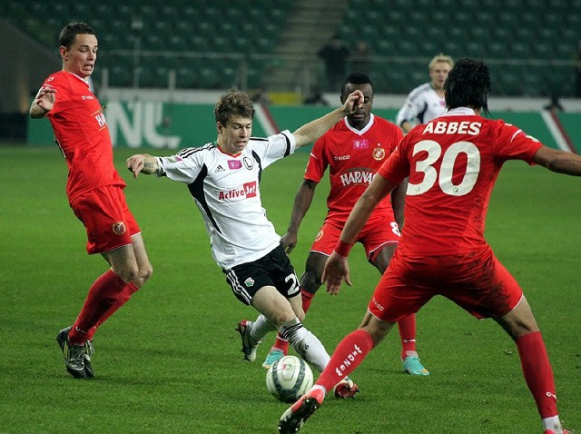 W niedzielny wieczór Widzew zagra w ligowym klasyku z Legią