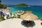 7 najpiękniejszych plaż Albanii – słońce, lazurowe morze i niezapomniane widoki. Gdzie się wybrać, by porządnie wypocząć? 