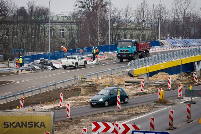 Nowy most, tak jak jego równoległy odpowiednik, będzie nosił imię św. Antoniego z Padwy. Na obiekcie trwają ostatnie prace