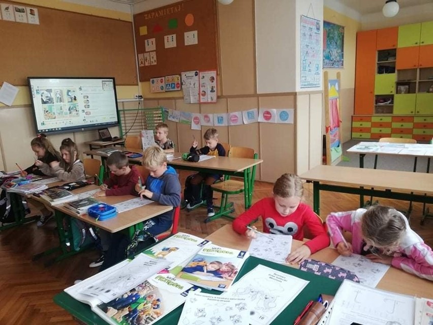 Światowy Dzień Tabliczki Mnożenia w Szkole Podstawowej imienia Stefana Żeromskiego w Kurozwękach (ZDJĘCIA)