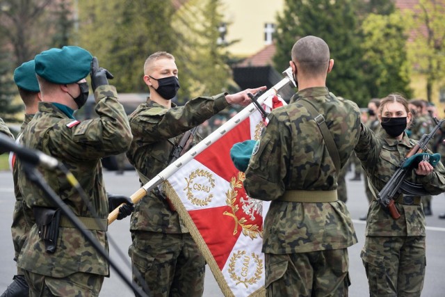 studenci, którzy chcą związać swoją przyszłość z wojskiem, mają szanse na stypednia