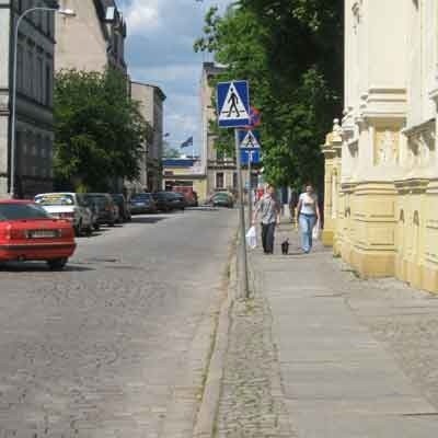 W najgorszym stanie jest ulica Wrocławska - nierówna kostka i chodniki, zbyt wysokie krawężniki.