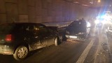 Wypadek w tunelu na trasie W-Z. Zderzenie dwóch samochodów. Ranna kobieta [ZDJĘCIA,FILM]