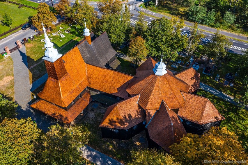 Kościół świętej Anny w Oleśnie - zdjęcia z drona.