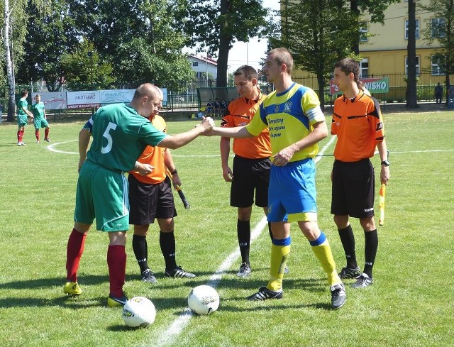 Piłkarze Sokoła Nisko podzielili się punktami z Mokrzyszowem Tarnobrzeg.