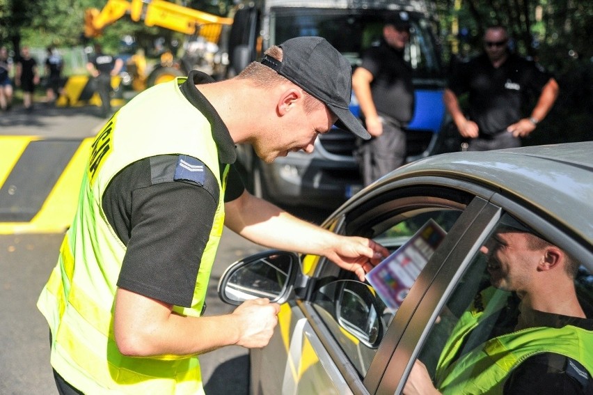 Na miejscu pracują funkcjonariusze z całego kraju - m.in. z...