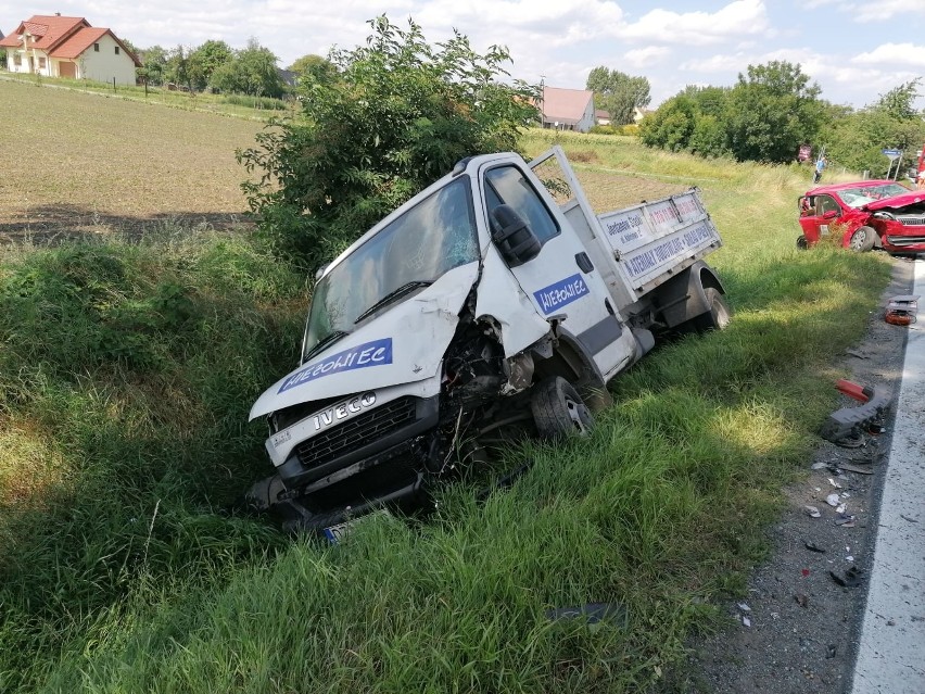 Wypadek trzech samochodów na drodze Wrocław - Kłodzko