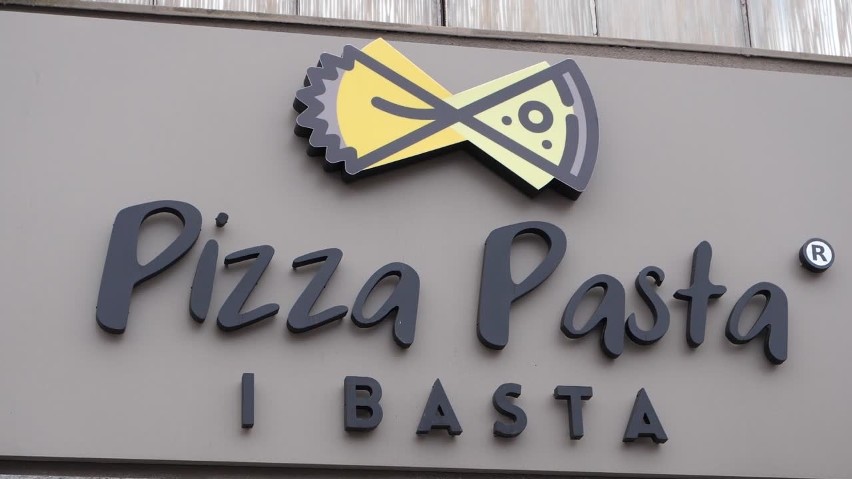 Dzień Pizzy 2021. Z wizytą w jednej z najlepiej ocenianych pizzerii w Szczecinie. Jak w tym roku wygląda tu Dzień Pizzy? Zobacz wideo! 