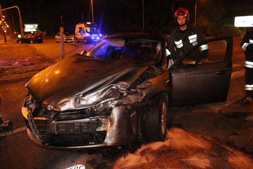 Wypadek na Zgierskiej przy Włókniarzy. Rannych 5 osób [ZDJĘCIA]