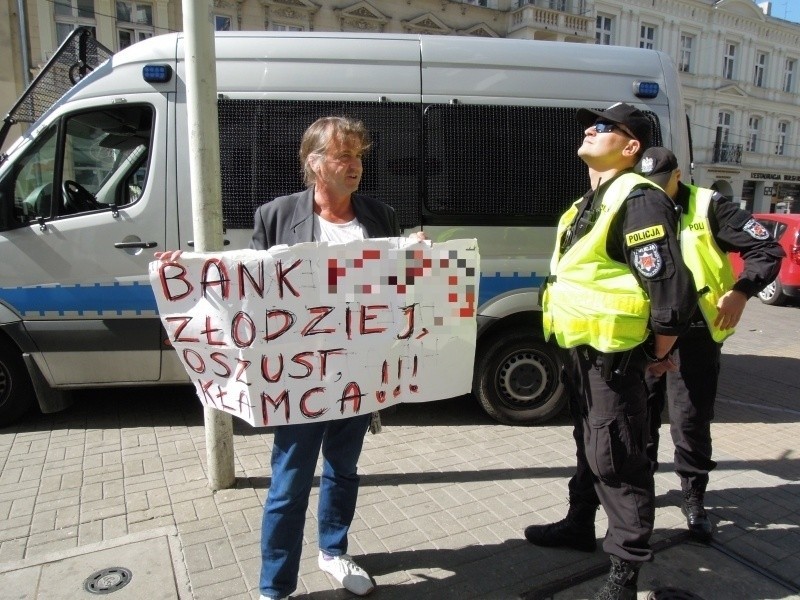 Eric Kamiński protestował w środę na ulicy Piotrkowskiej.