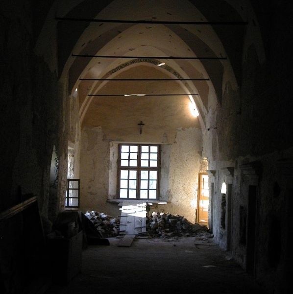 Dawne cele zakonników w zachowanym skrzydle wschodnim klasztoru zostaną zmienione w pokoje hotelowe.