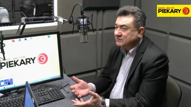 Grzegorz Tobiszowski w studiu Radia Piekary