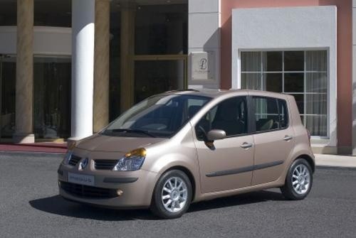 Fot. Renault: Modus to najnowszy produkt Renaulta, przeznaczony do poruszania się w mieście. Modus wykorzystuje płytę podłogową opracowaną wspólnie z Nissanem.