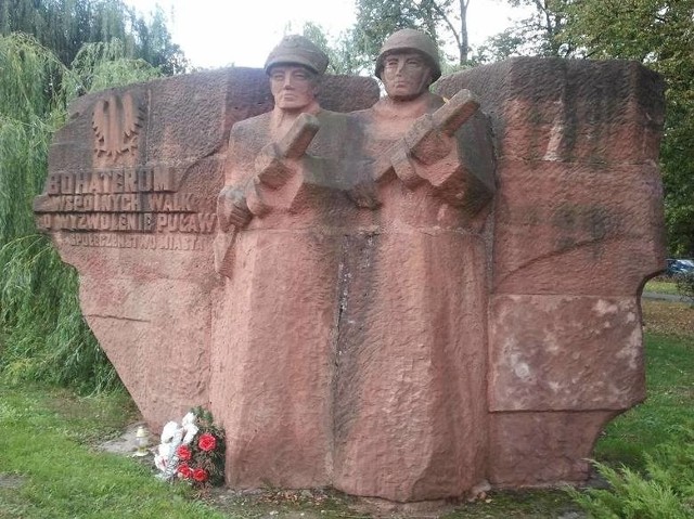 Z Puław zniknął już pomnik poświęcony "bohaterom wspólnych walk o wyzwolenie Puław".