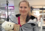 Karolina Kraszewska choruje na stwardnienie zanikowe boczne. Spełnia marzenia dzięki ludziom