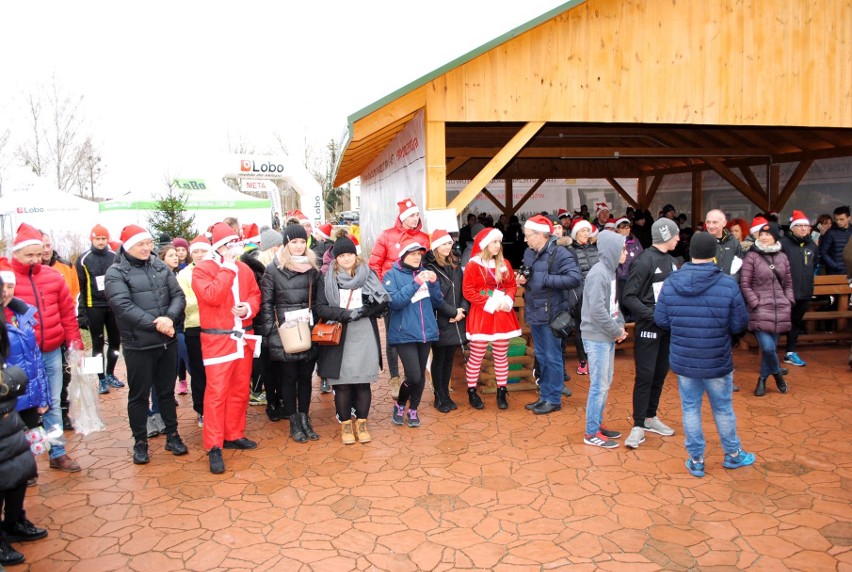Charytatywny Bieg Mikołajkowy 2018 odbył się w Hucie koło Lipska. Biegacze i internauci wsparli niepełnosprawne dzieci z tamtejszego Ośrodka