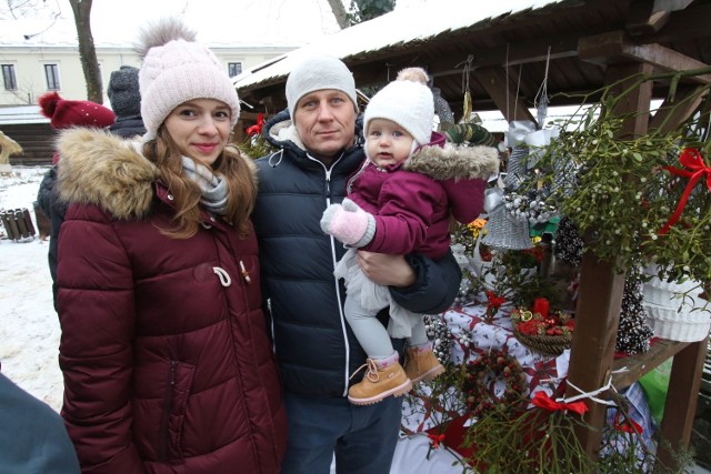 Rodzina państwa Bieleckich na zakupach w Dworku Laszczyków: Lilianna, Mariusz i Wiktoria.