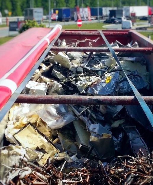 Nielegalny transport śmieci na autostradzie A4.