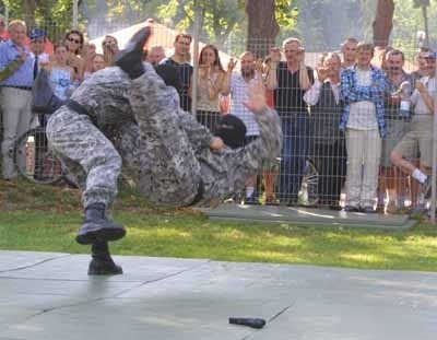 W czasie festynu swoje umiejętności zaprezentowali policjanci z sekcji antyterrorystycznej