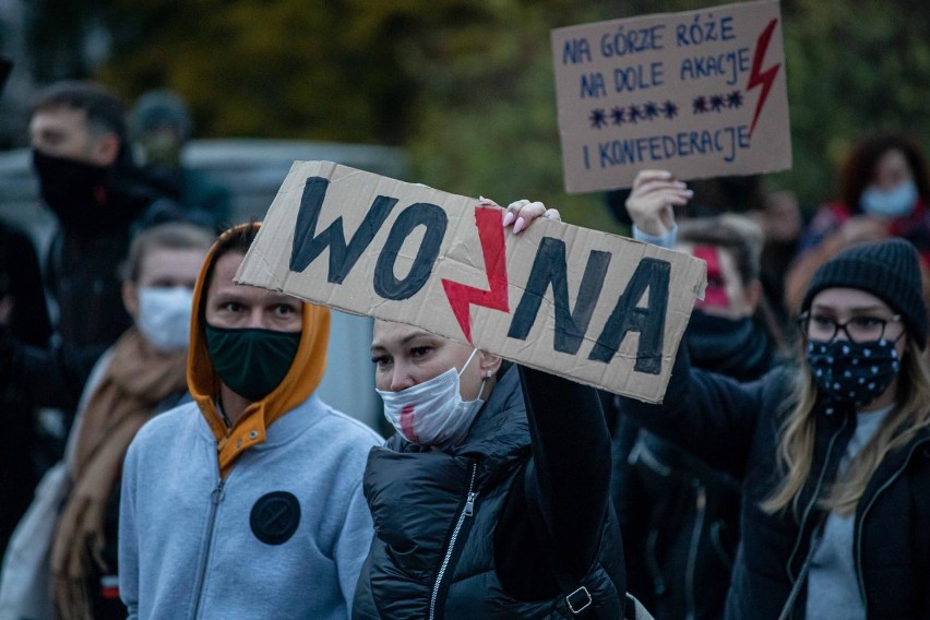 Strajk kobiet. Protestujący zablokowali rondo Lussy w...