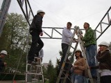 Juwenalia 2011: Studenci politechniki zbudowali łuk triumfalny z puszek
