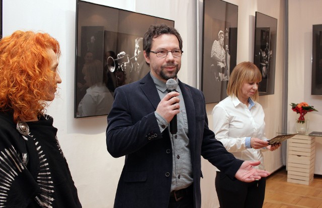 ARKADIUSZ CIUPEK - mieszkający obecnie w Gdańsku, sentymentalnie związany z odległą, podkrakowską Alwernią amator fotografii, którą zajmuje się od dzieciństwa.