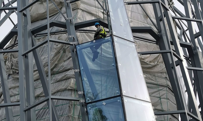 Rozpoczęło się szklenie rotundy w Parku Oliwskim. To ostatni etap prac związany z modernizacją palmiarni [zdjęcia]