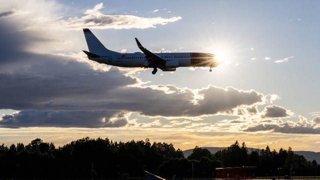 Zakłócenia w sygnale wpływają na pracę pilotów samolotów