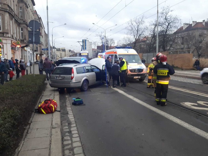 Wypadek na Pomorskiej. Nie jeździły tramwaje, są korki