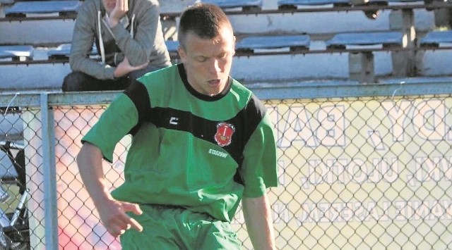 Krystian Rzepa zdobył dla Olimpii Pogoń Stasz&oacute;w dwa gole i zaliczył asystę w zwycięskim 3:0 meczu z Naprzodem Jędrzej&oacute;w.