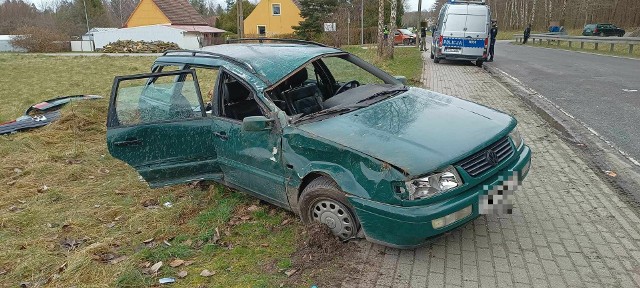 Poważny wypadek w Lubuczewie. Mazda wjechała w volkswagena. W pierwszym samochodzie było dwóch pijanych mężczyzn. Żaden z nich nie przyznaje się do kierowania autem. Zostali zatrzymani.