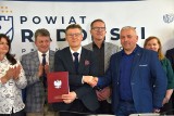 Będzie przebudowa drogi powiatowej Dąbrówka Zabłotnia – Ruda Mała w powiecie radomskim. Podpisano umowę
