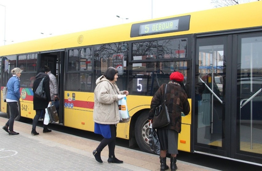 W 2021 roku z miejskich autobusów skorzystało 6 312 644...