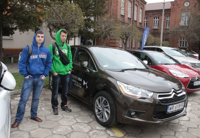 Targi Motoryzacyjne w Zespole Szkół Samochodowych