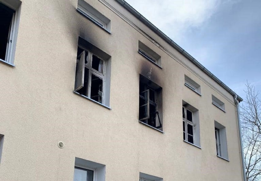 Jedno mieszkanie spaliło się całkowicie