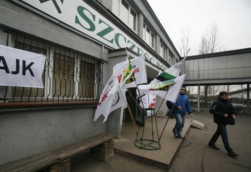 Wstrząs i wypadek na kopalni Wujek - Śląsk: 40 ratowników...