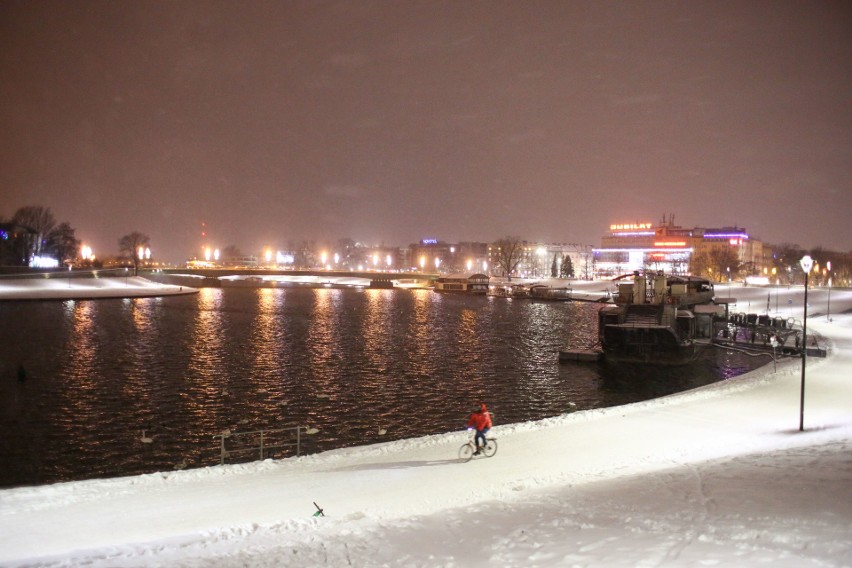 Zimowy Kraków na wyjątkowych nocnych zdjęciach