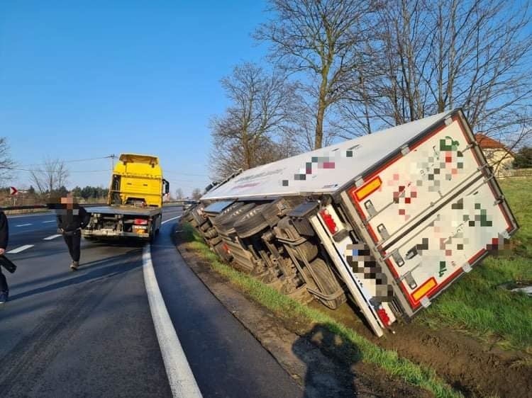Wypadek na DK7 w Michałowicach spowodował dziś duże...