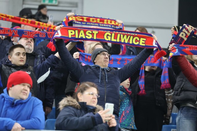 23.02.2024 r. Kibice na meczu Piast Gliwice - Cracovia.