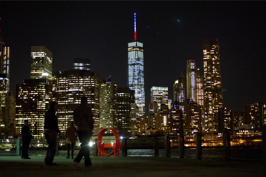 Również czubek One World Trade Center w Nowym Jorku został...