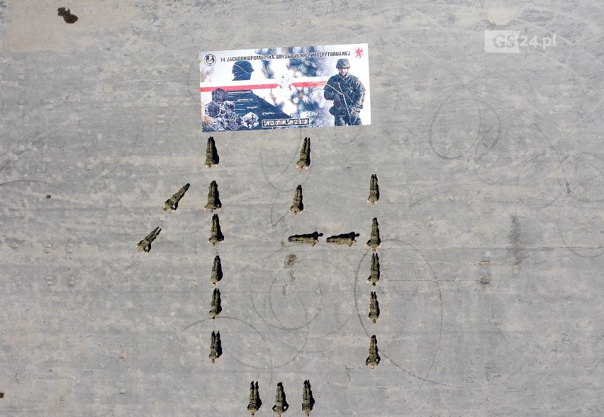Pompowali w szczytnym celu. Terytorialsi w #GaszynChallenge. Zobacz zdjęcia