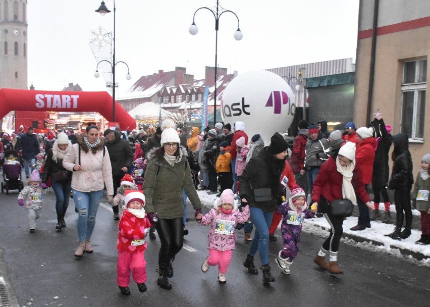 Bieg św. Mikołaja po raz trzeci w Nowym Stawie. Uczestnicy pomogli Pomorskiemu Hospicjum dla Dzieci