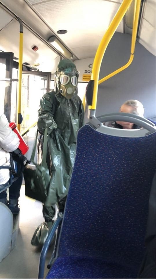 W Dąbrowie Górniczej do autobusu linii 811 wszedł meżczyzna...